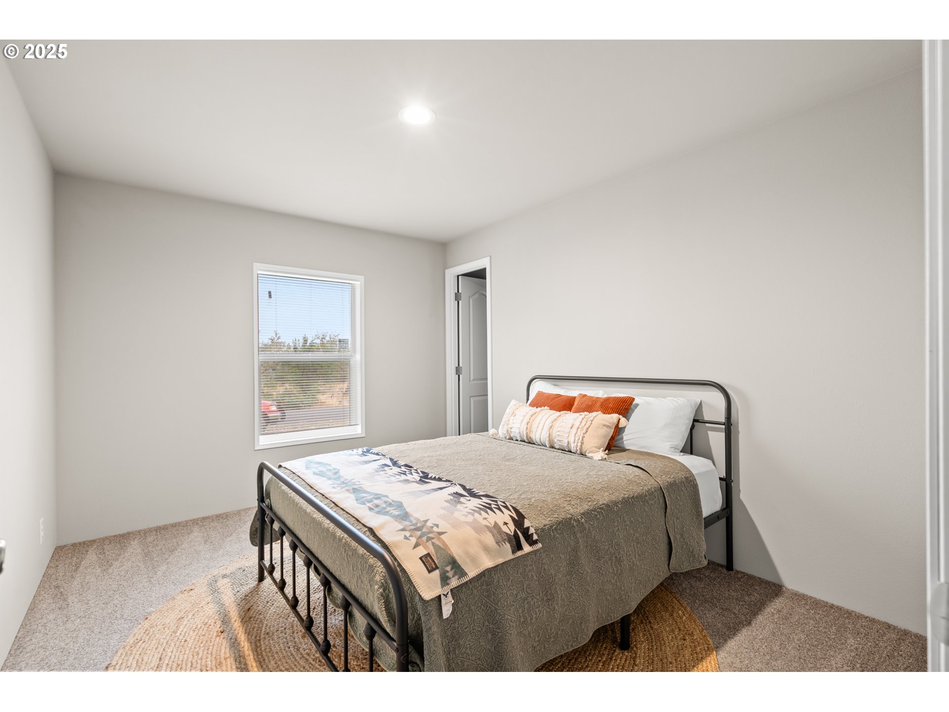 32390 East Punkin Center Road Hermiston, OR 97838 - Photo 16 of 17 a bedroom with a bed and a window