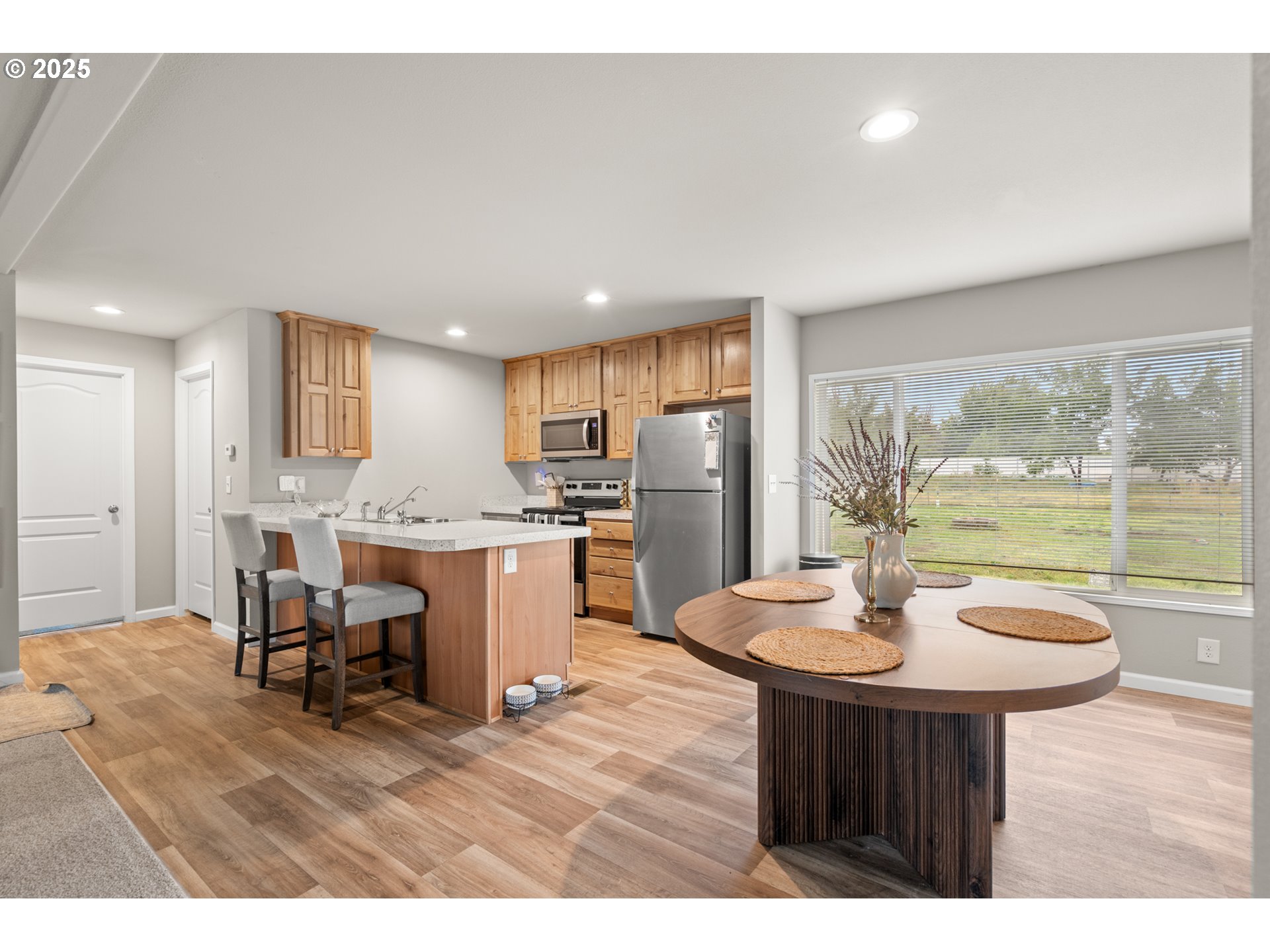 32390 East Punkin Center Road Hermiston, OR 97838 - Photo 2 of 17 a open kitchen with a table and chairs