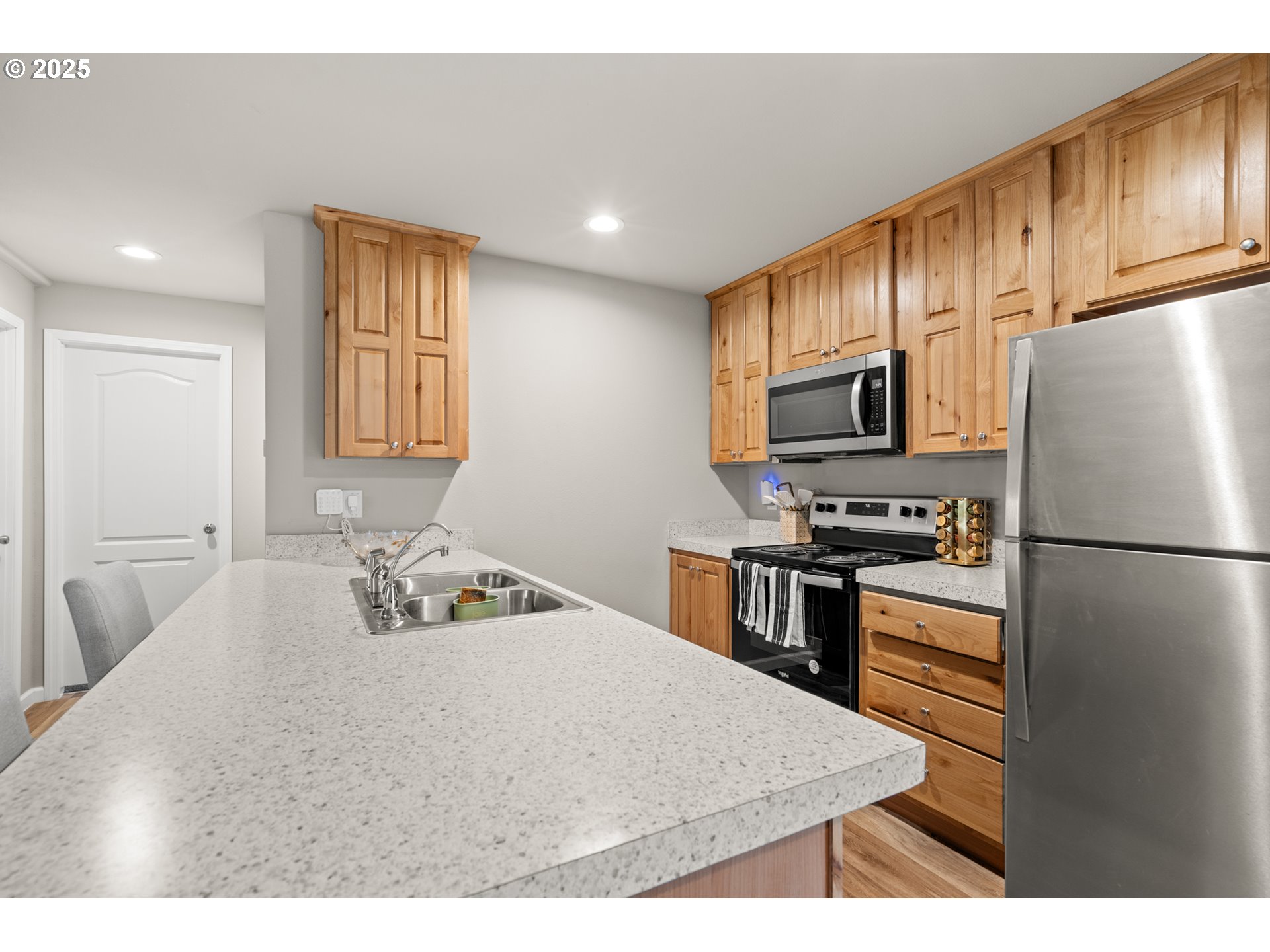 32390 East Punkin Center Road Hermiston, OR 97838 - Photo 7 of 17 a kitchen with stainless steel appliances granite countertop a refrigerator sink stove microwave and cabinets