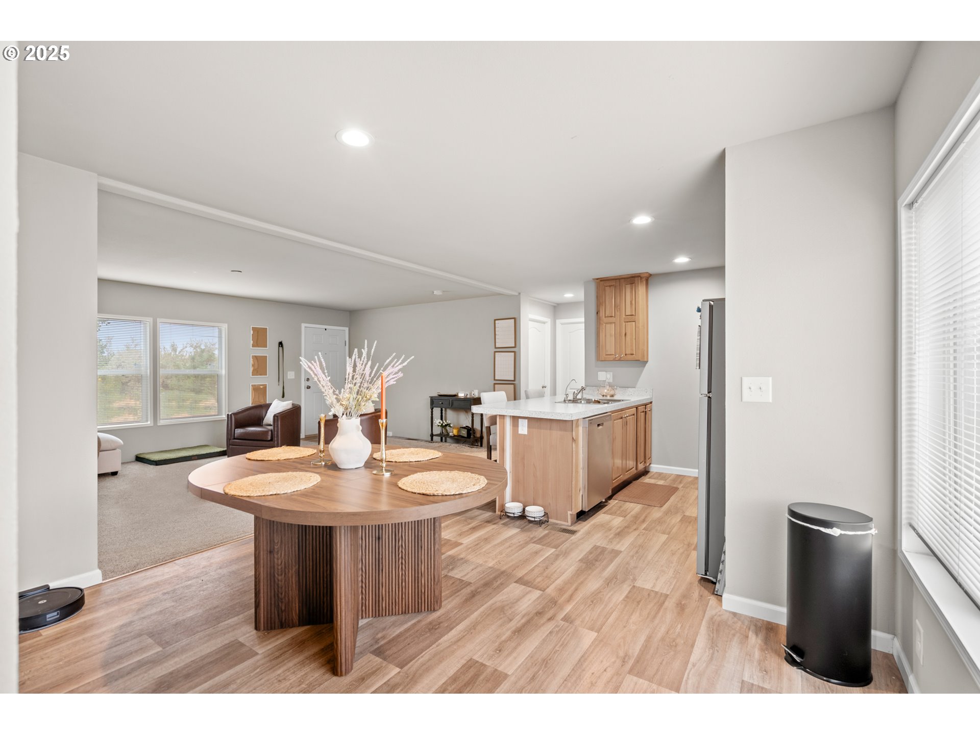 32390 East Punkin Center Road Hermiston, OR 97838 - Photo 8 of 17 a dining hall with granite countertop a refrigerator a sink a dining table and chairs
