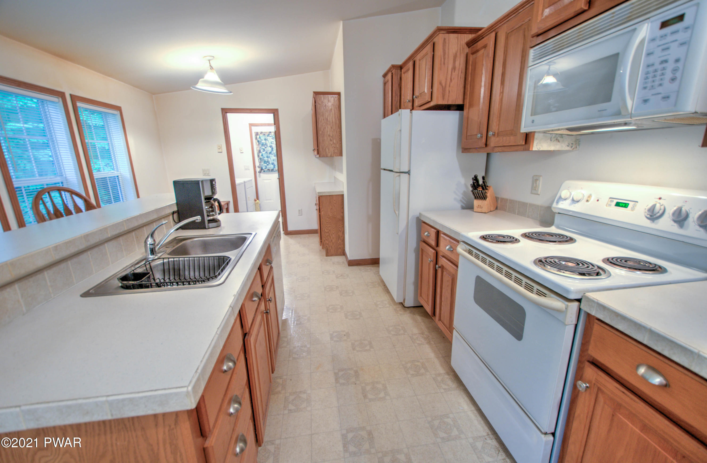105 Lochinvar Road Greeley, PA 18425 - Photo 7 of 29 7-Kitchen2