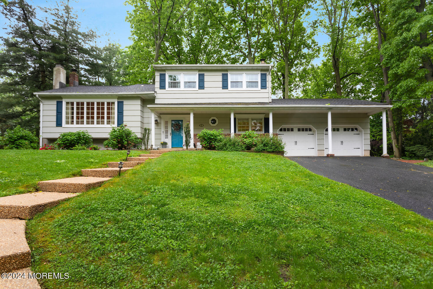 a view of a house with a yard and plants