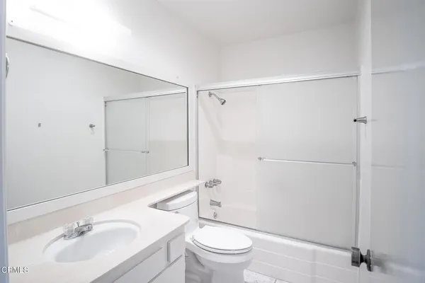 $3,795 | 3221 Harbor Boulevard, Oxnard, CA 93035