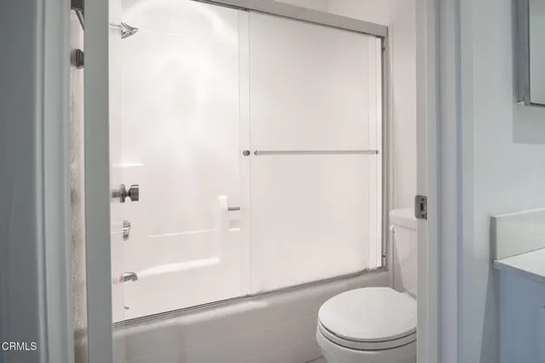$3,795 | 3221 Harbor Boulevard, Oxnard, CA 93035