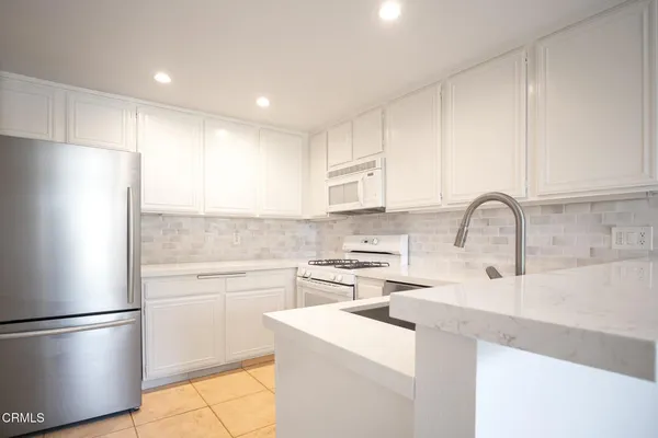 $3,795 | 3221 Harbor Boulevard, Oxnard, CA 93035