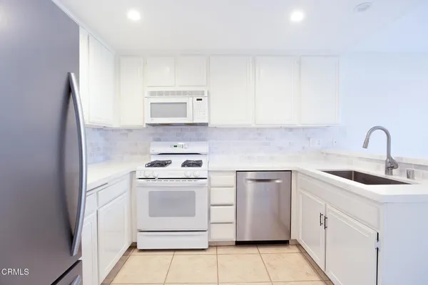 $3,795 | 3221 Harbor Boulevard, Oxnard, CA 93035