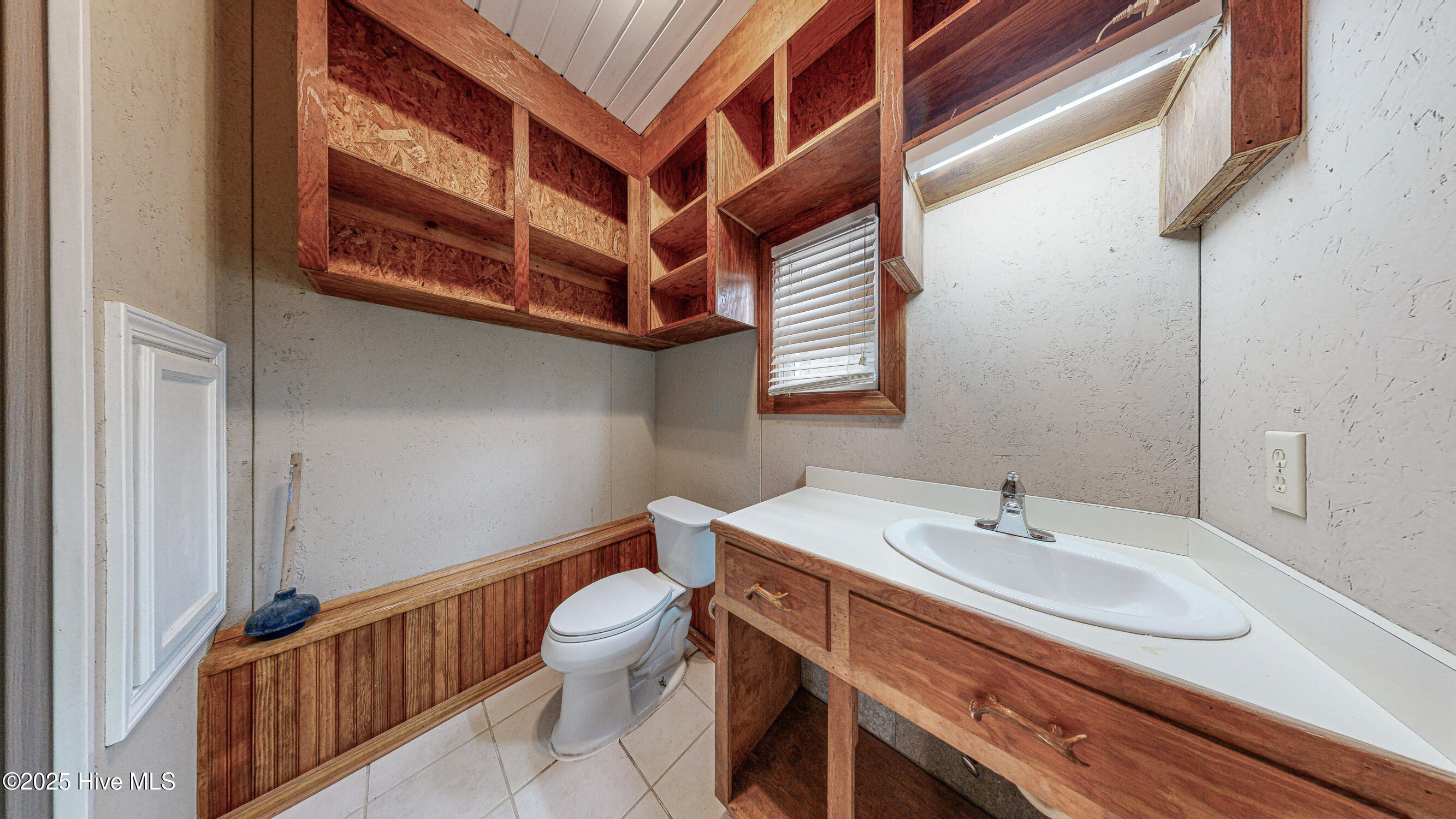 3314 Dobbs Farm Road Kinston, NC 28504 - Photo 39 of 44 Shop Bathroom