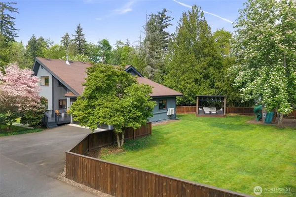 $725,000 | 26120 220th Avenue Southeast, Maple Valley, WA 98038