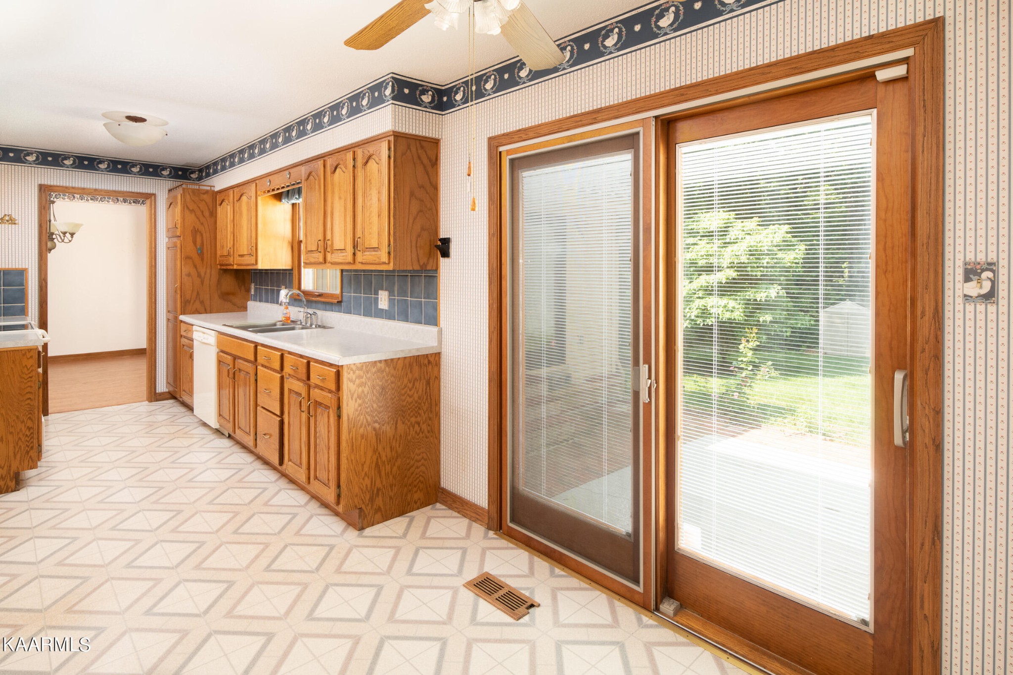 413 Harrow Road Knoxville, TN 37934 - Photo 4 of 23 Gallery Image 4