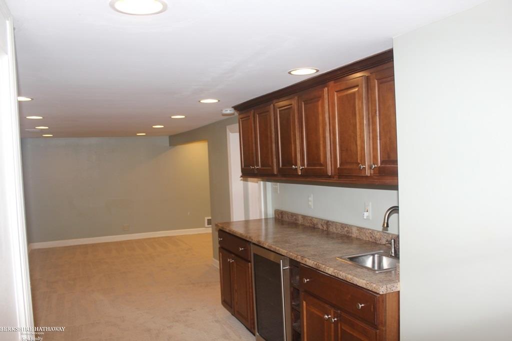 603 Renshaw Street Rochester, MI 48307 - Photo 18 of 34 Finished Basement