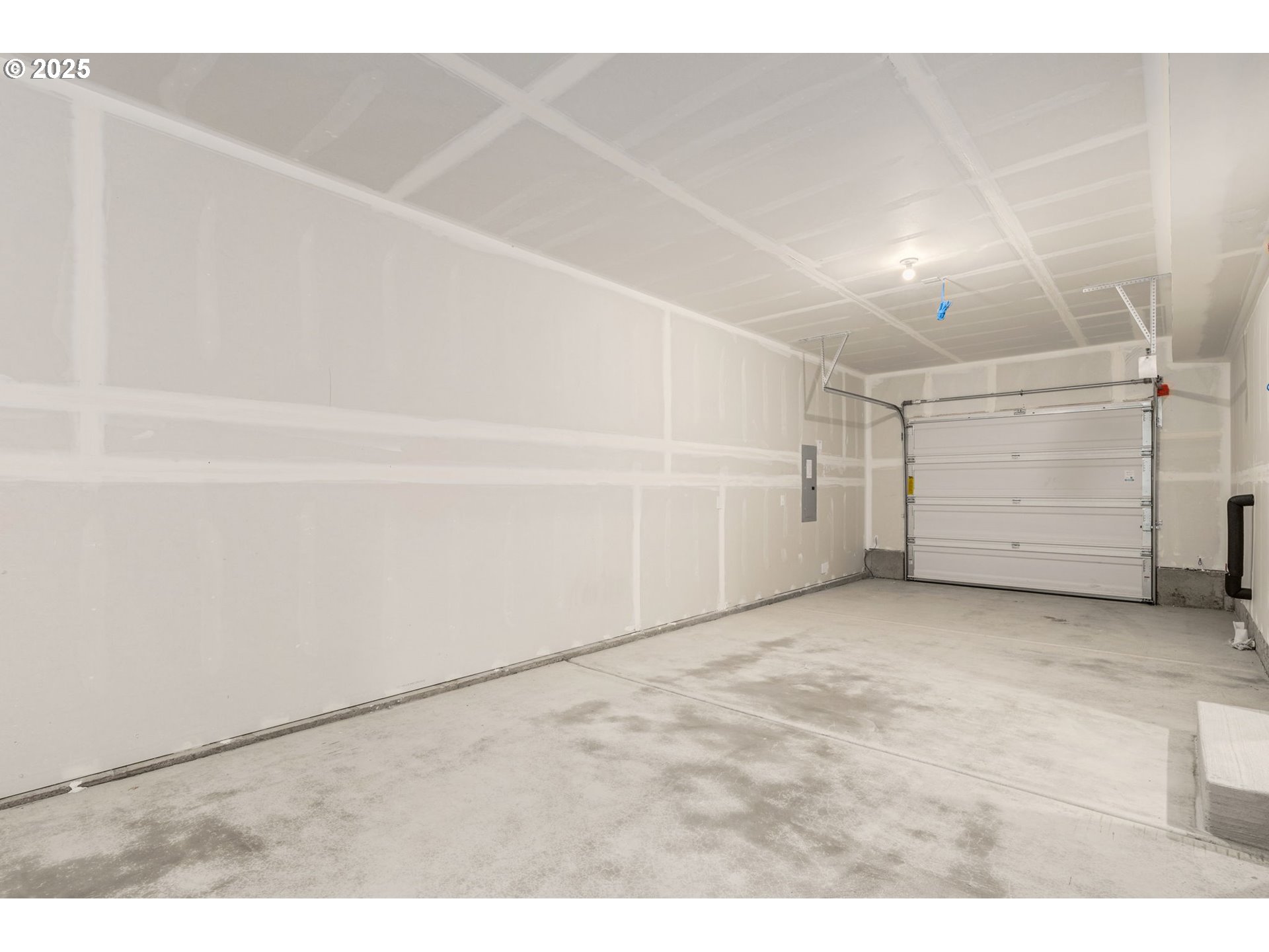 18933 Southwest Hazelwood Lane, Unit L9 Beaverton, OR 97078 - Photo 27 of 29 a view of an empty room