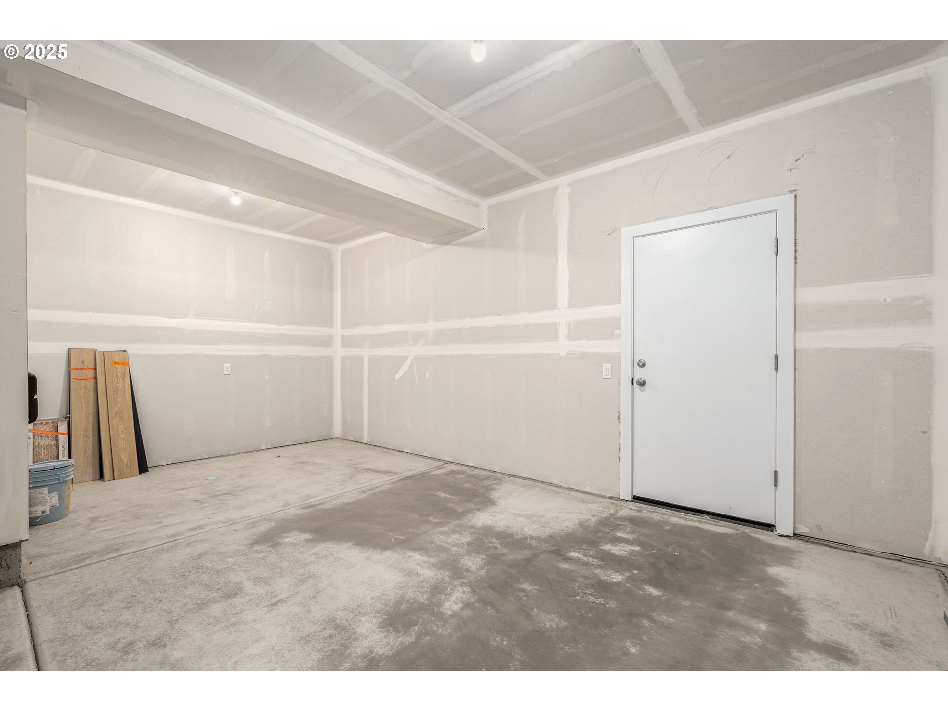 18933 Southwest Hazelwood Lane, Unit L9 Beaverton, OR 97078 - Photo 28 of 29 a view of an empty room