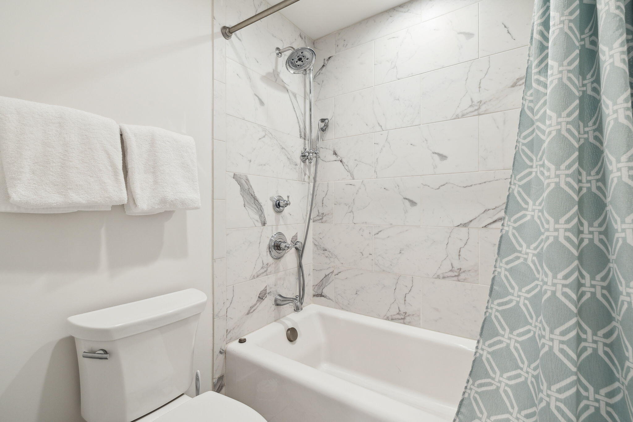 59 Montigo Avenue Santa Rosa Beach, FL 32459 - Photo 37 of 48 a bathroom with a bathtub and a toilet