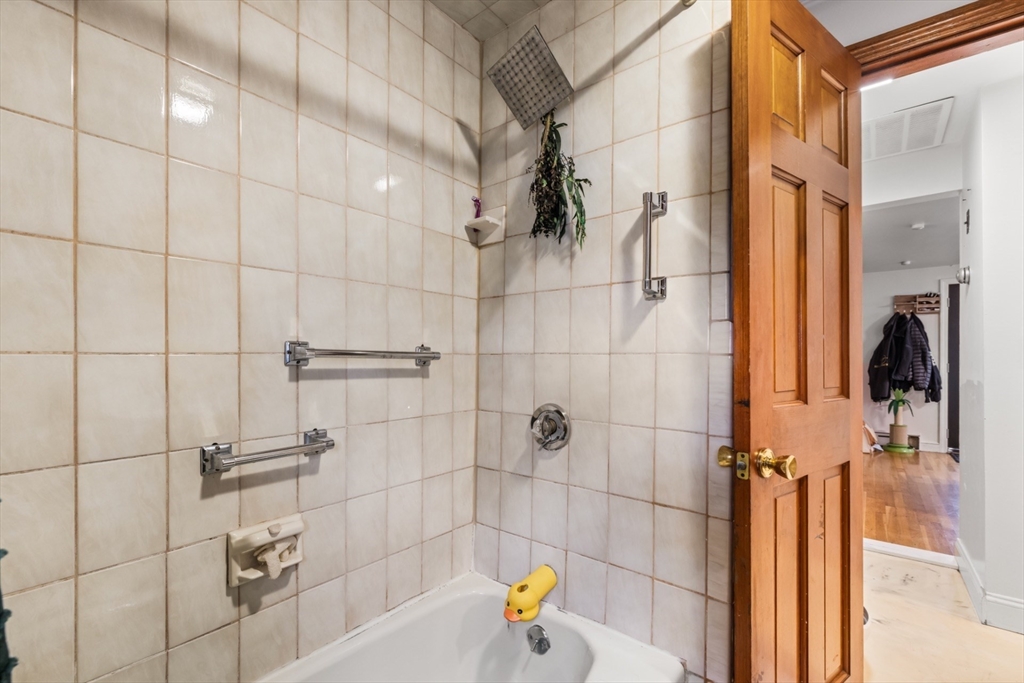 218 Warren Street Watertown, MA 02472 - Photo 18 of 33