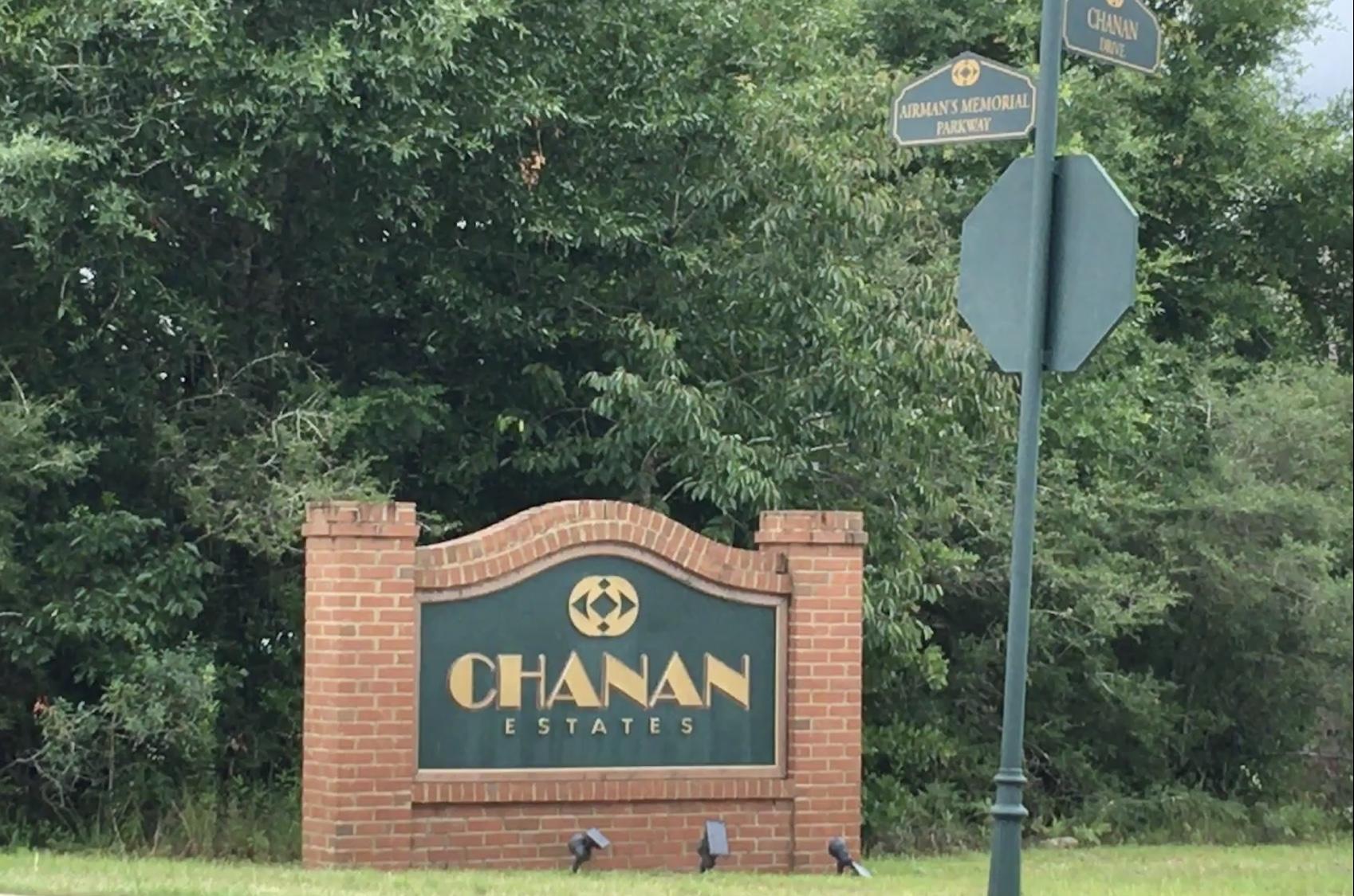 4675 Chanteuse Parkway Crestview, FL 32539 - Photo 2 of 35 a sign that is on a pole