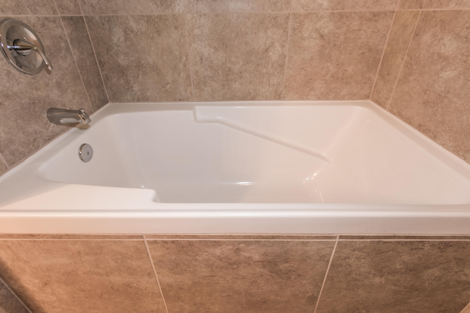 4675 Chanteuse Parkway Crestview, FL 32539 - Photo 22 of 35 a bathroom with a bathtub