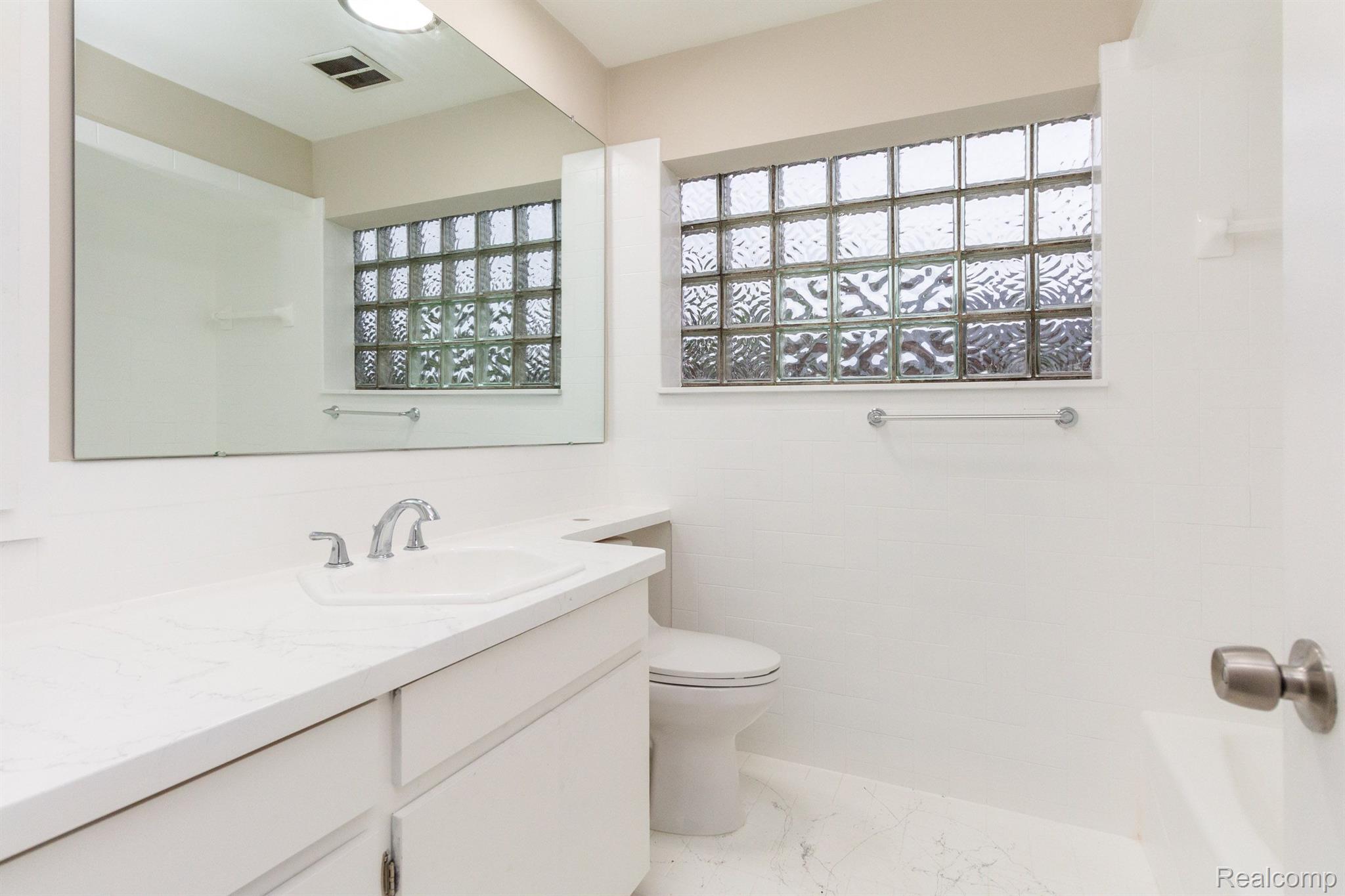 8128 Racine Road Warren, MI 48093 - Photo 11 of 22 Gallery Image 11