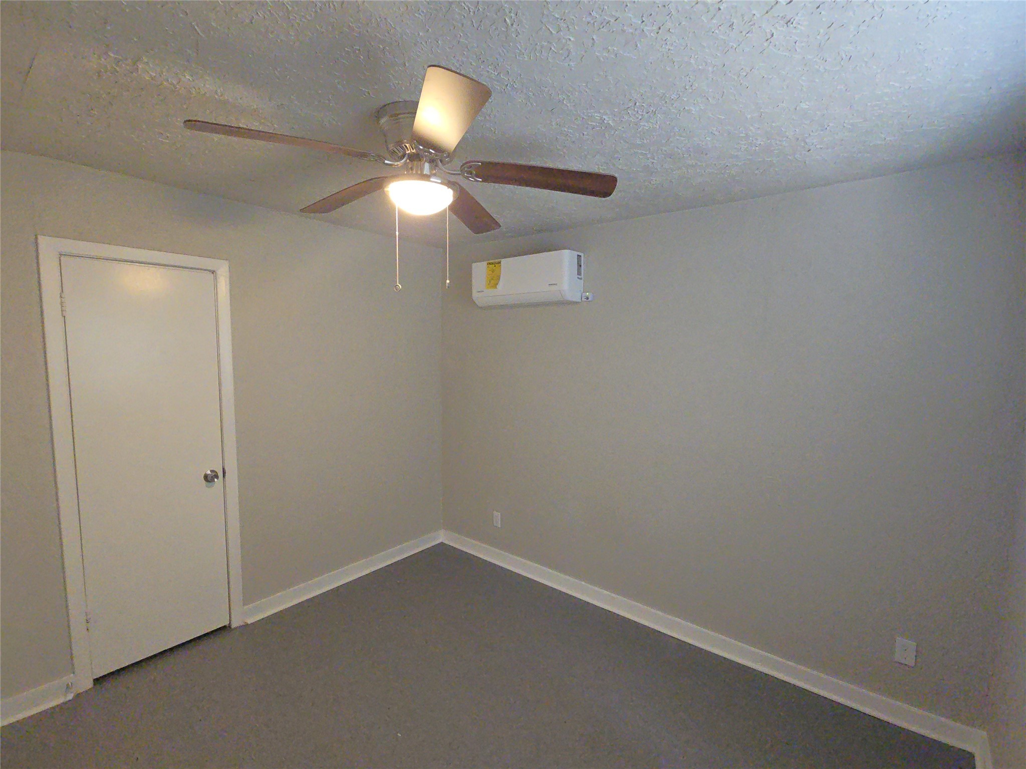 3335 Tuam Street, Unit 3 Houston, TX 77004 - Photo 9 of 16 wooden floor in an empty room