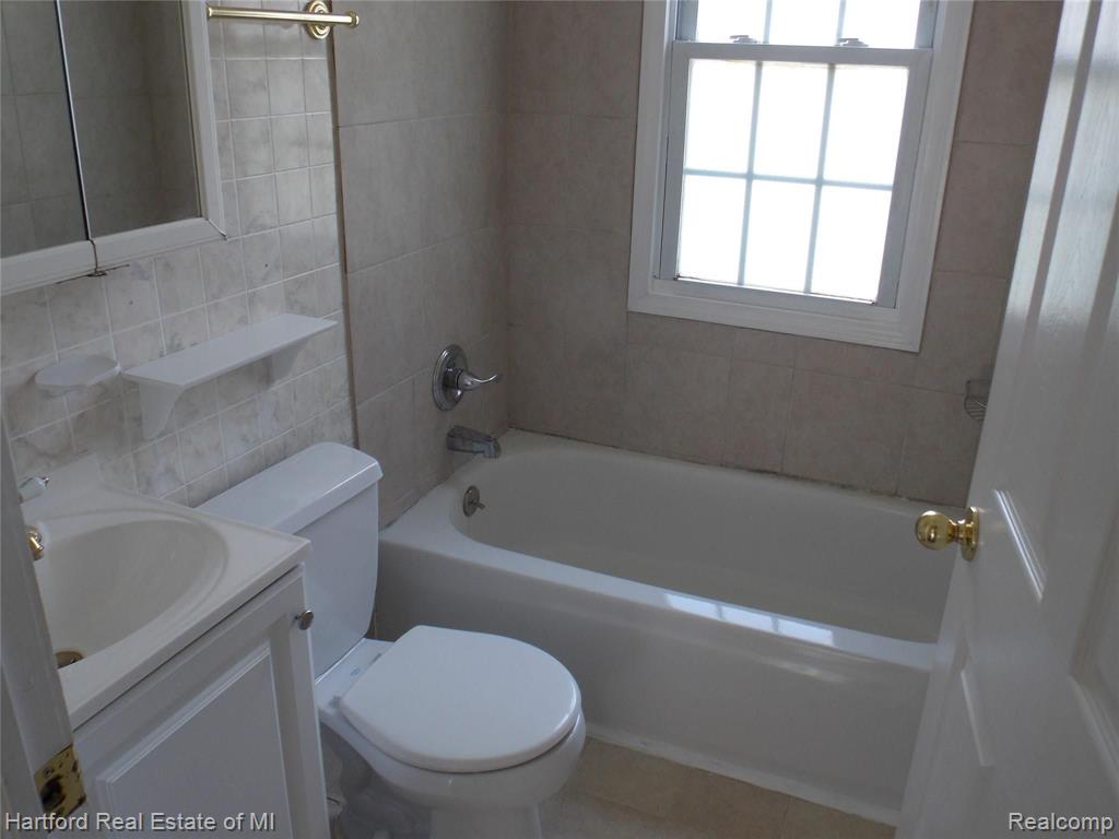 21235 Rensselaer Street Farmington Hills, MI 48336 - Photo 13 of 17
