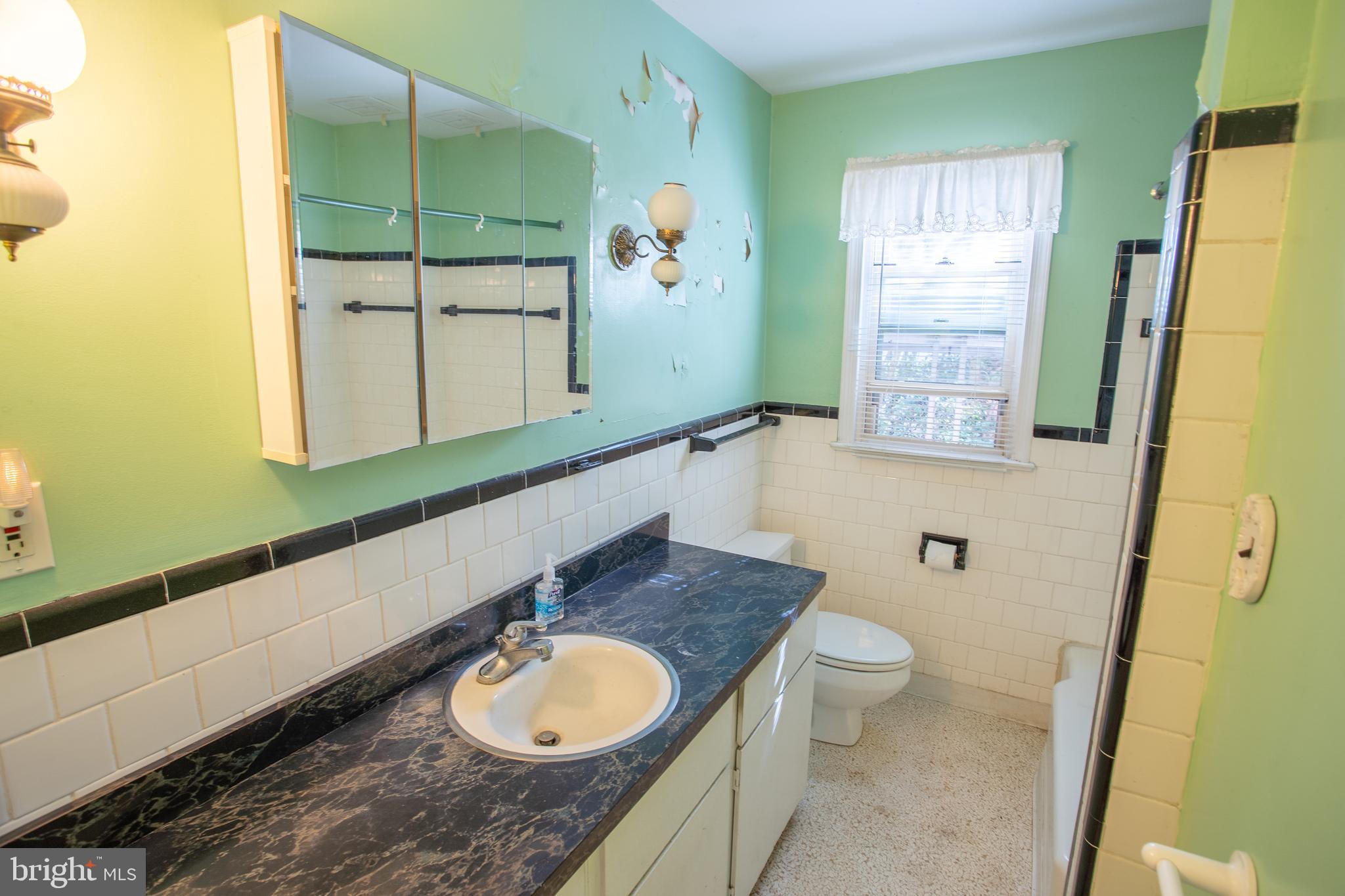 5600 Pollard Road Bethesda, MD 20816 - Photo 13 of 18 Main level Bath