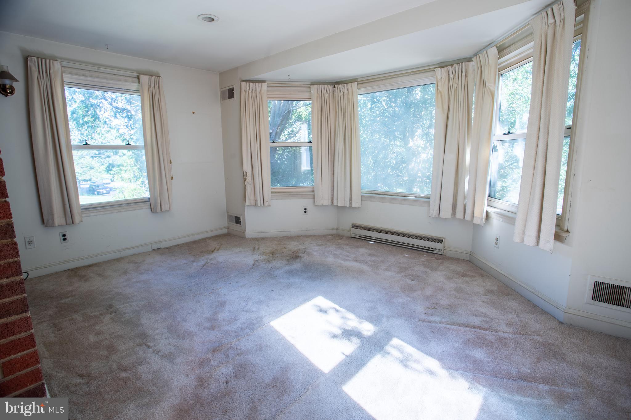 5600 Pollard Road Bethesda, MD 20816 - Photo 8 of 18 Main level Den