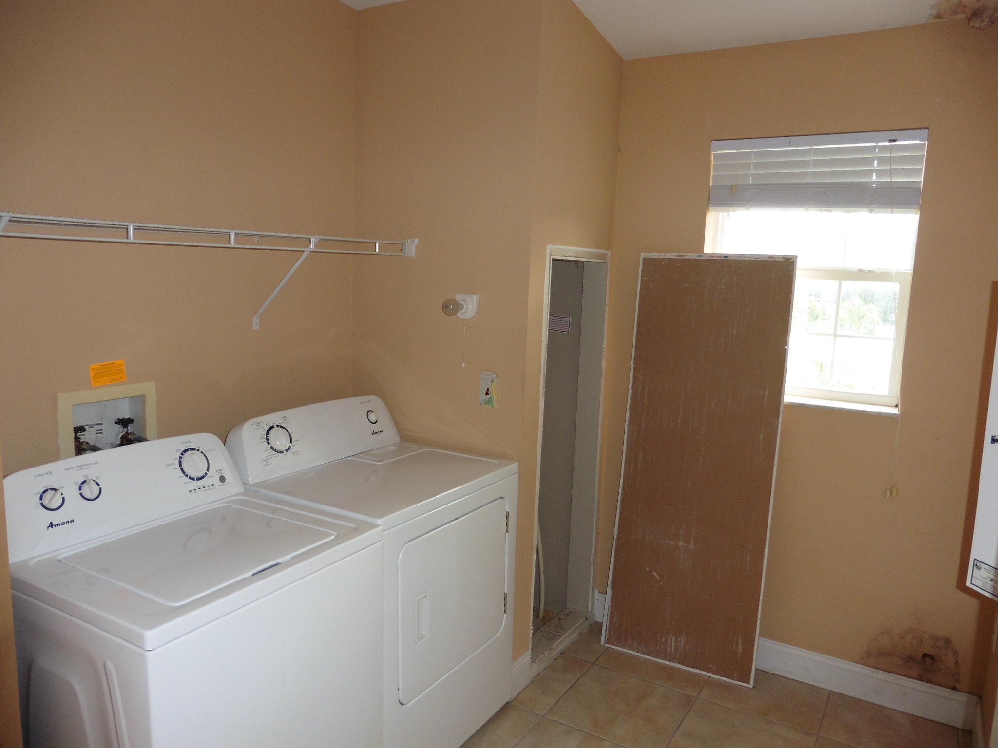 307 Vaca Road Key Largo, FL 33037 - Photo 11 of 20 Laundry room
