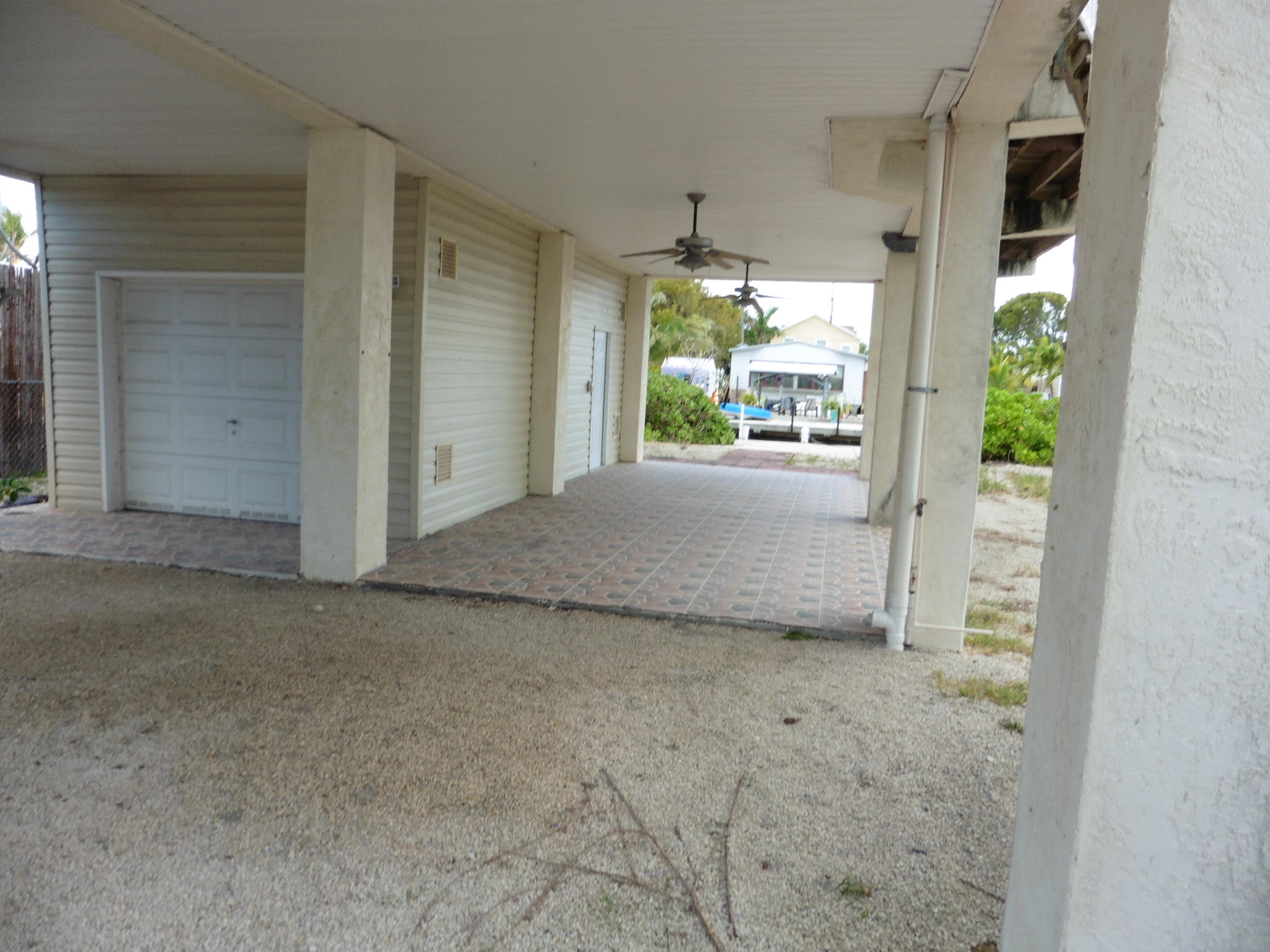 307 Vaca Road Key Largo, FL 33037 - Photo 3 of 20 Garage & carport