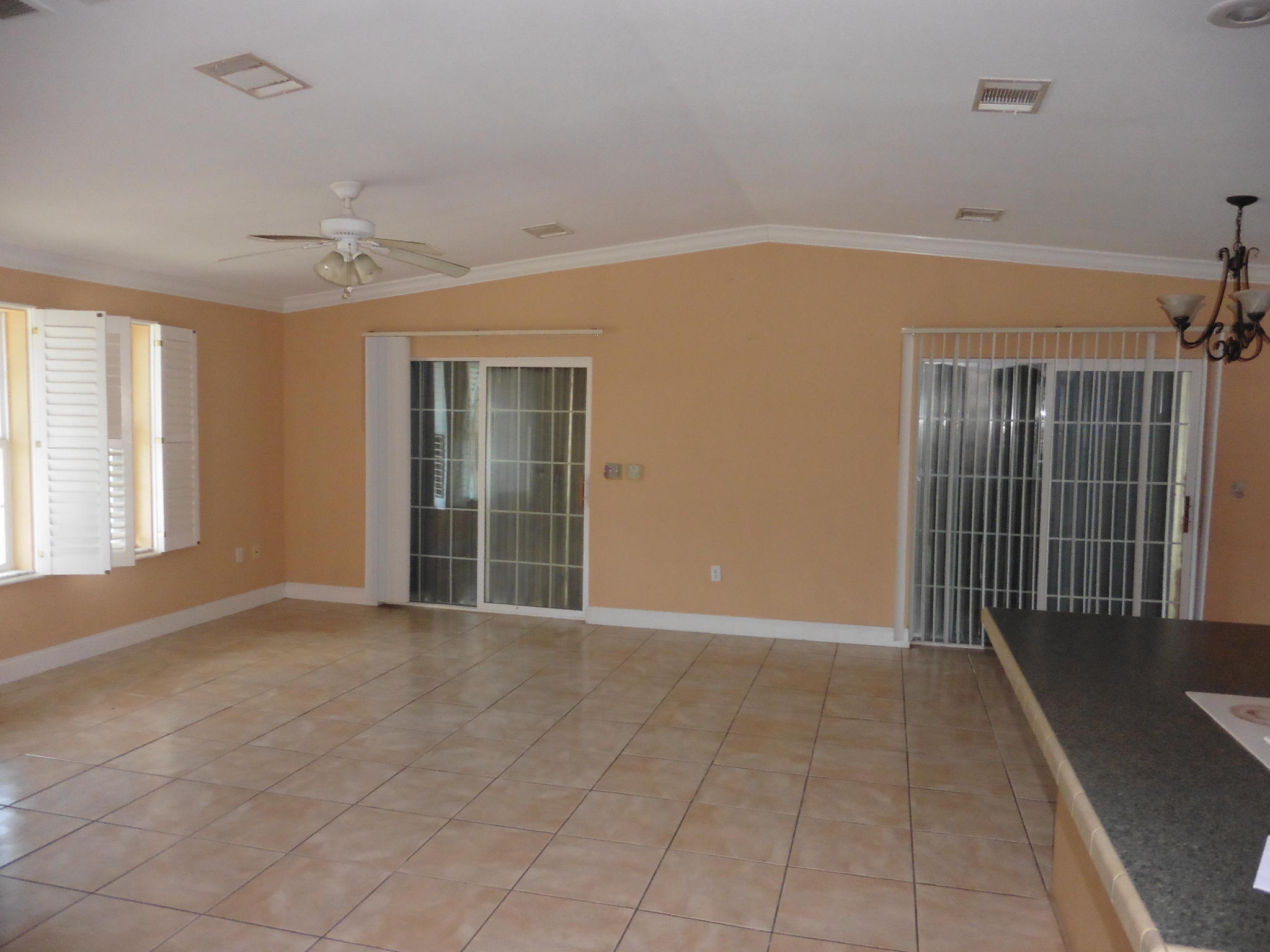 307 Vaca Road Key Largo, FL 33037 - Photo 6 of 20 Living room
