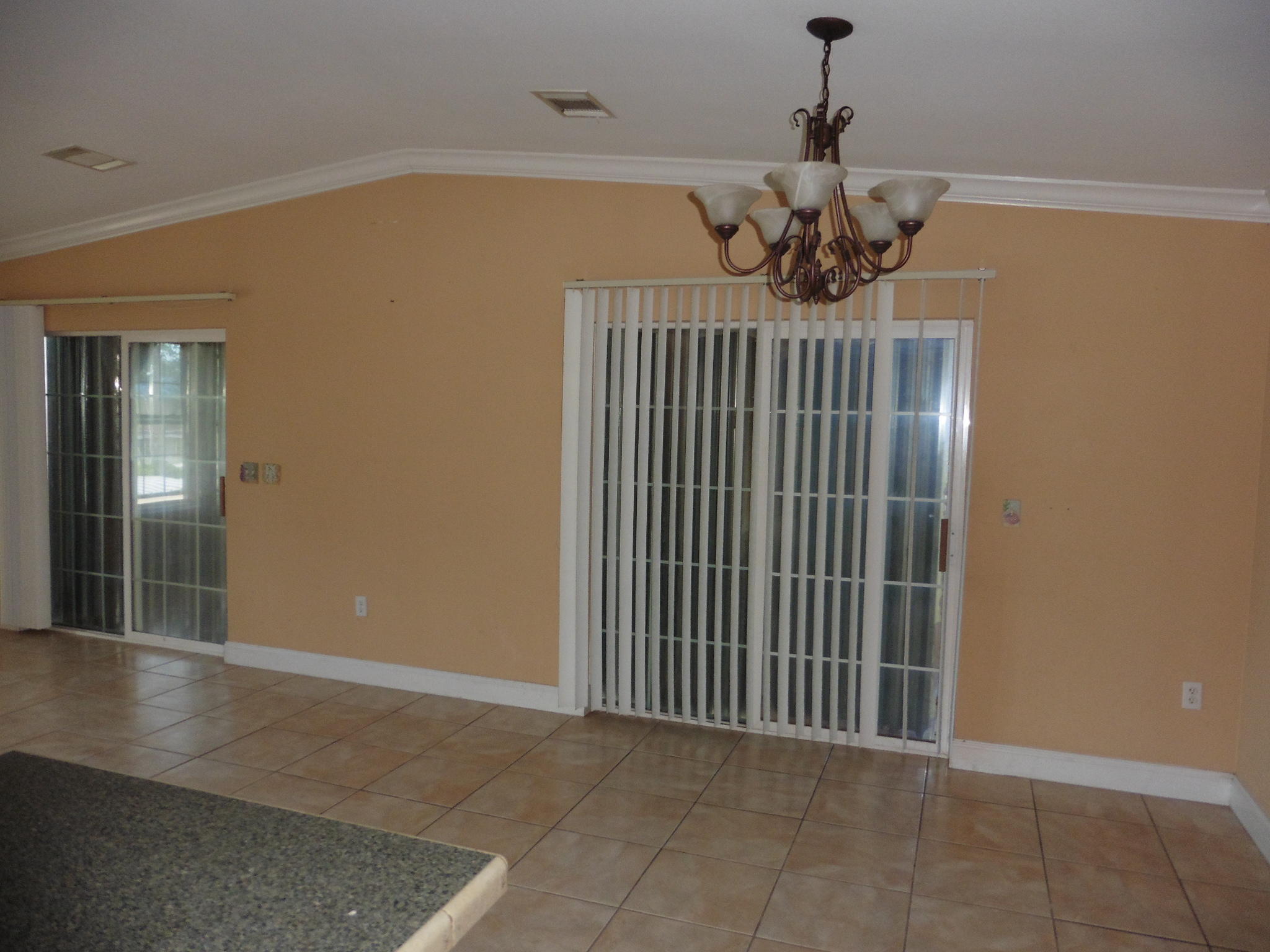 307 Vaca Road Key Largo, FL 33037 - Photo 8 of 20 Dining