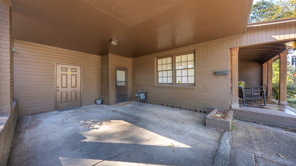 3704 East Britt David Road Columbus, GA 31909 - Photo 7 of 40 a view of entryway with livingroom