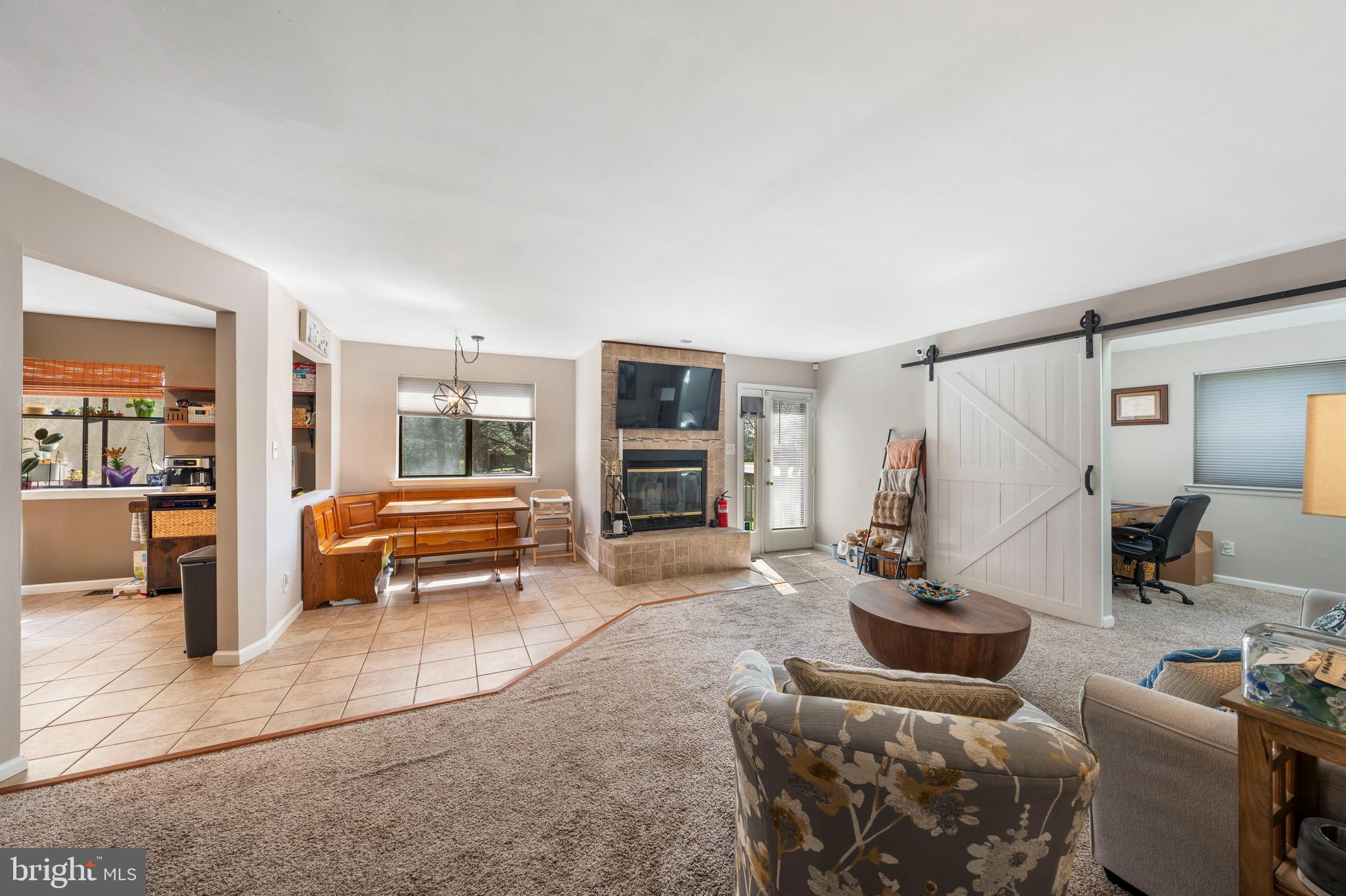 213 Augusta Circle Mount Laurel, NJ 08054 - Photo 3 of 23