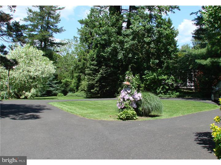 405 Paper Mill Road Oreland, PA 19075 - Photo 6 of 7 Driveway