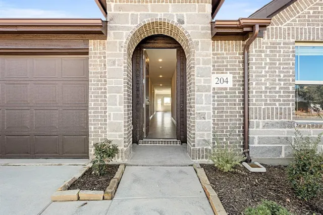 $319,664 | 204 Eagle Vw Lane, Commerce, TX 75428