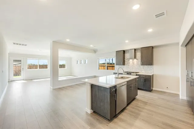 $319,664 | 204 Eagle Vw Lane, Commerce, TX 75428