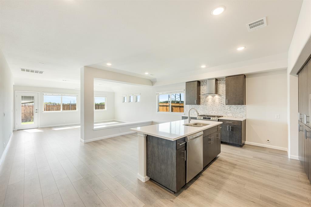 204 Eagle Vw Lane Commerce, TX 75428 - Photo 7 of 38