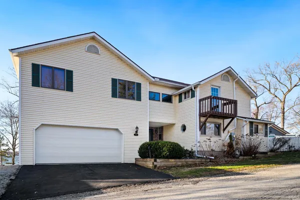 $450,000 | 9260 East 430 South, Wolcottville, IN 46795