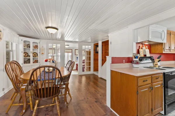 $450,000 | 9260 East 430 South, Wolcottville, IN 46795