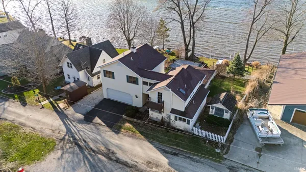 $450,000 | 9260 East 430 South, Wolcottville, IN 46795
