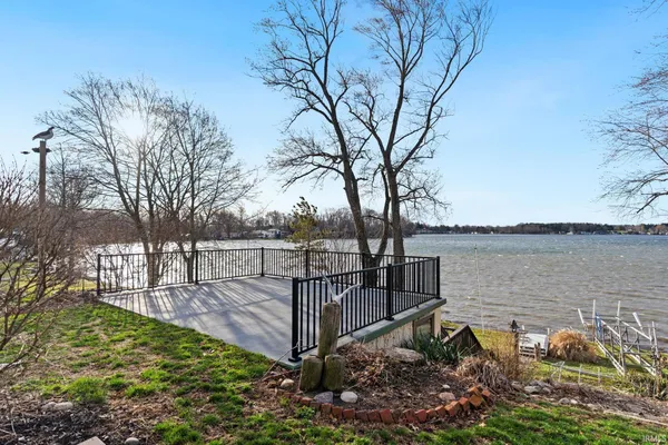 $450,000 | 9260 East 430 South, Wolcottville, IN 46795
