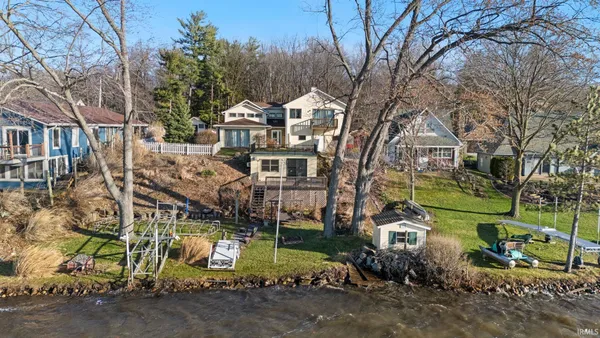 $450,000 | 9260 East 430 South, Wolcottville, IN 46795
