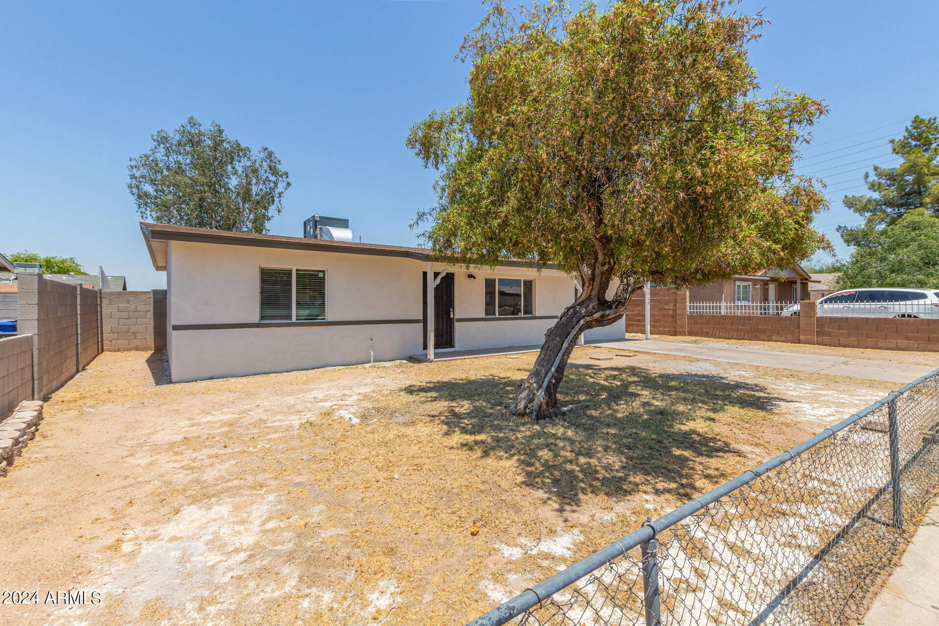 1508 West Carson Road Phoenix, AZ 85041 - Photo 2 of 27