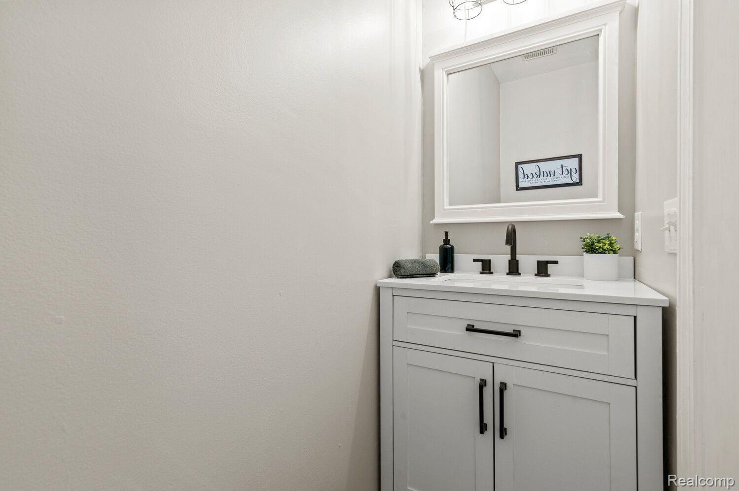45659 Hanford Road Canton, MI 48187 - Photo 17 of 47 Gallery Image 17