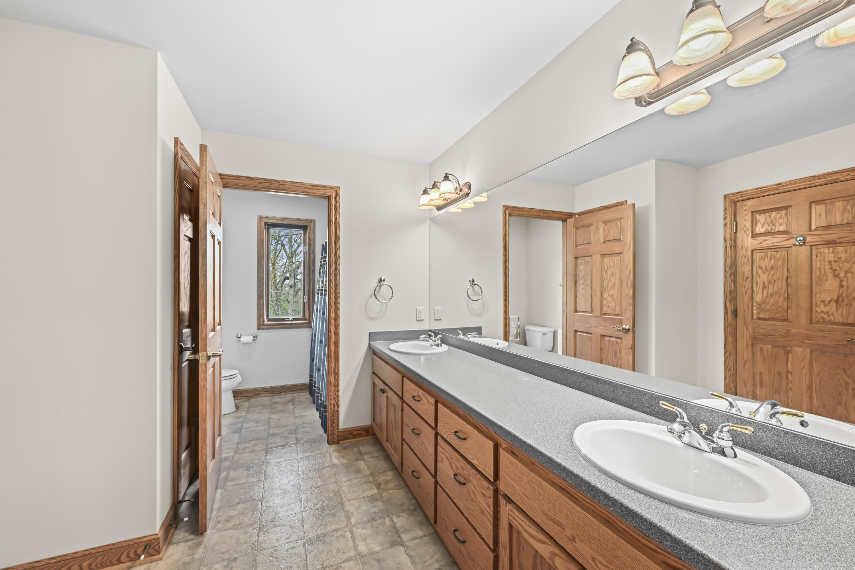 12301 West Ryan Road Franklin, WI 53132 - Photo 30 of 46 Full Bathroom #2 (upper)