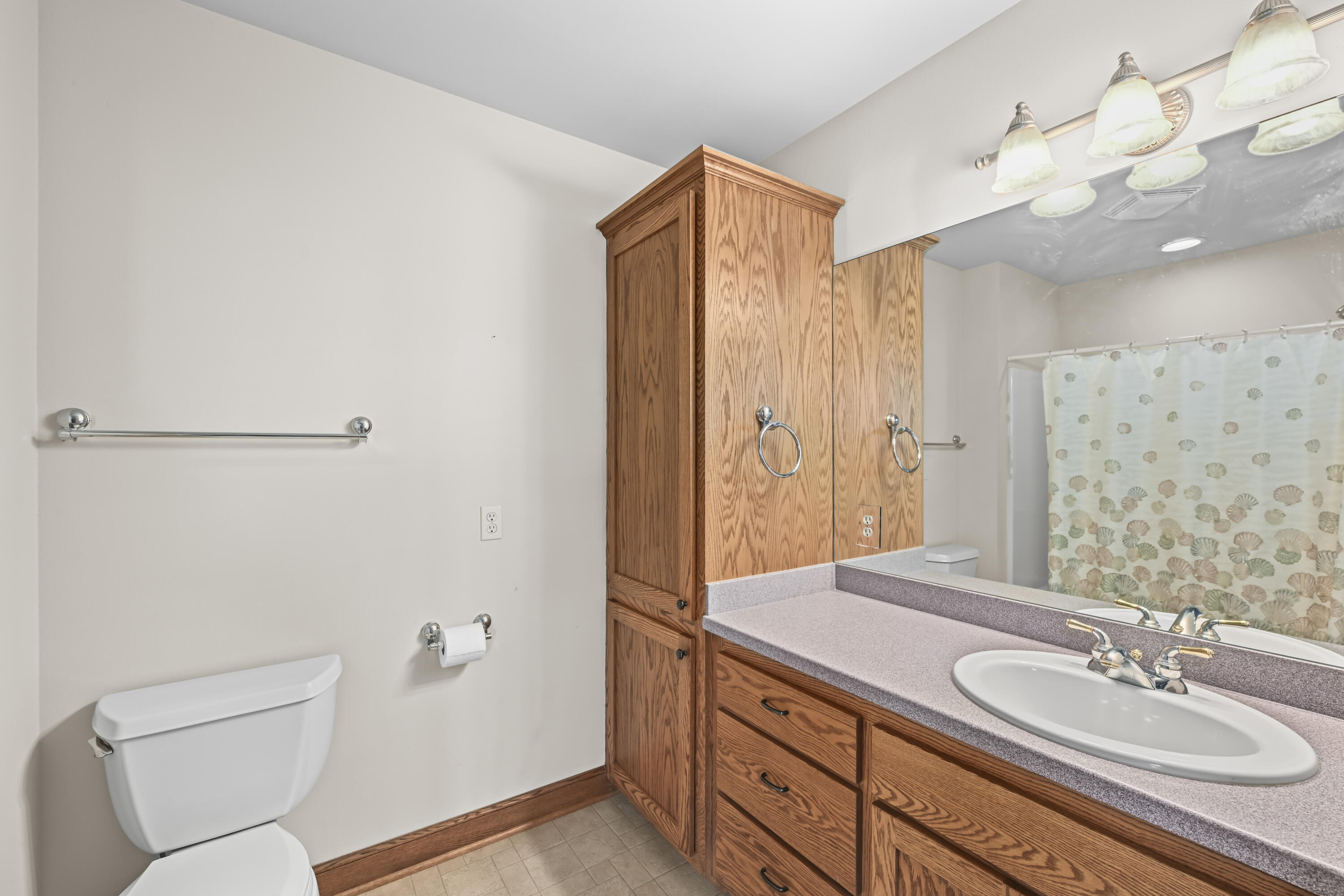 12301 West Ryan Road Franklin, WI 53132 - Photo 31 of 46 Full Bathroom #3 (upper)