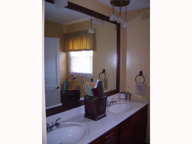 470 Heather Hill Road Columbus, OH 43213 - Photo 9 of 18