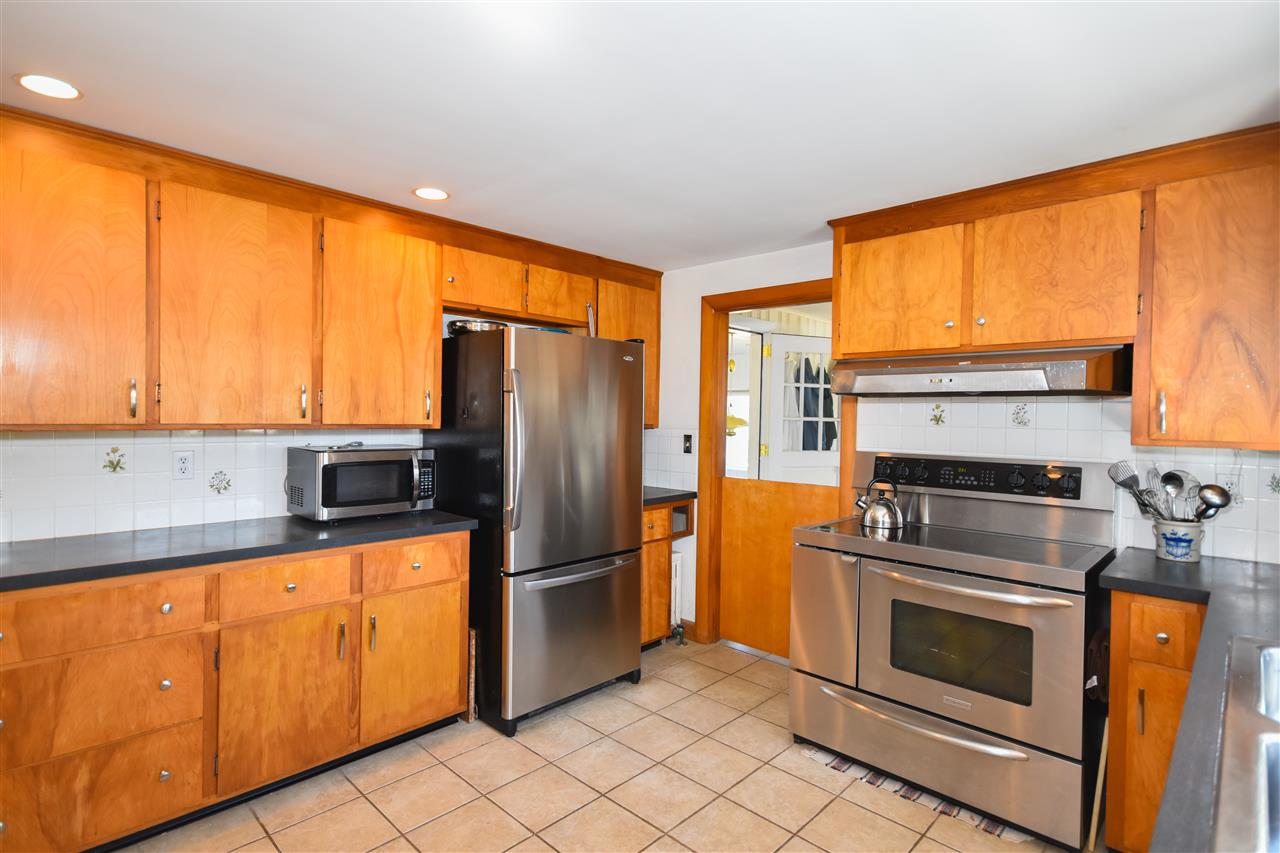 461 Packers Falls Road Lee, NH 03861 - Photo 11 of 34