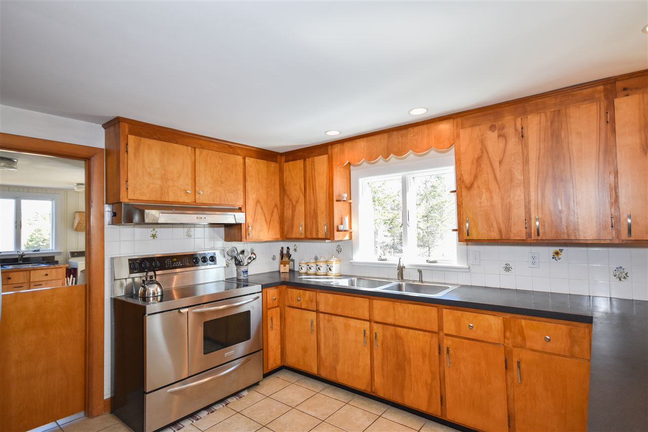 461 Packers Falls Road Lee, NH 03861 - Photo 10 of 34