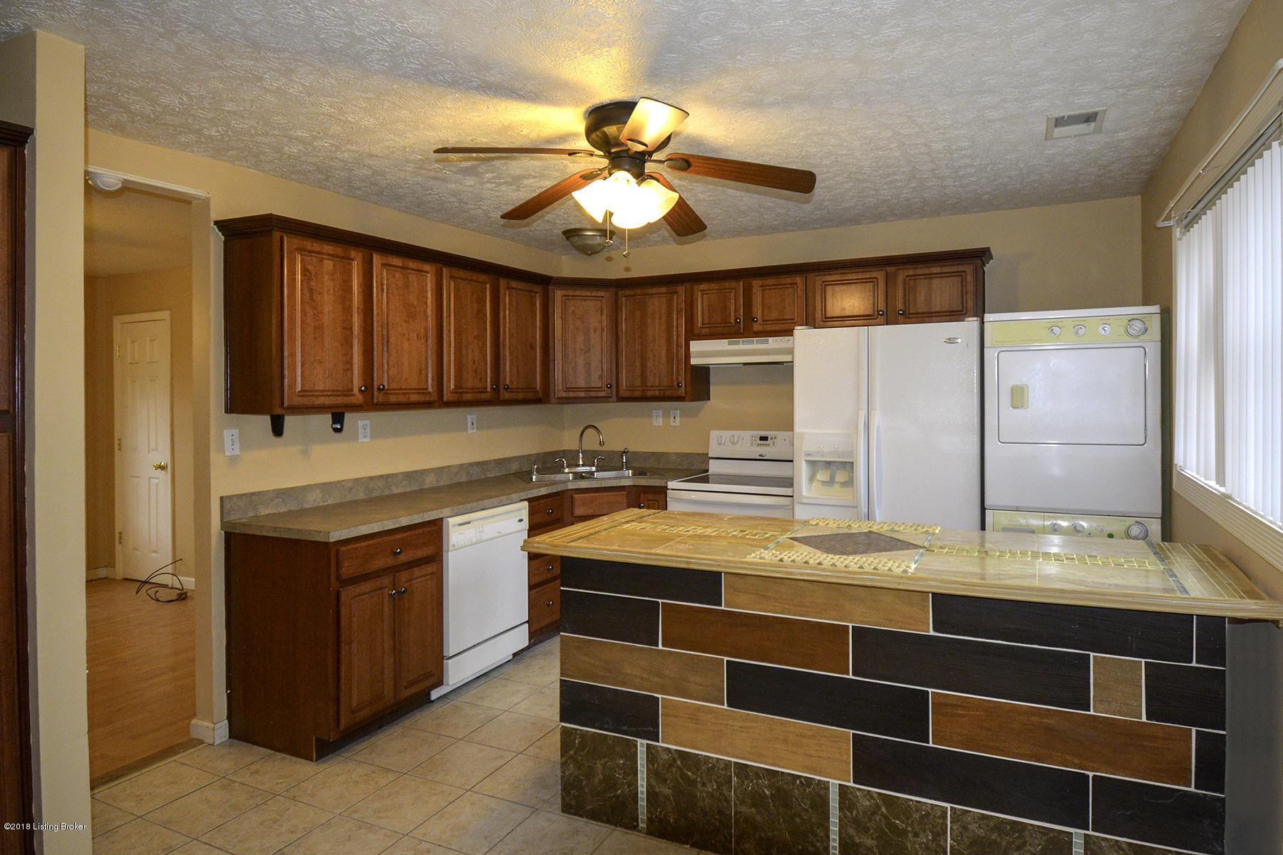05 Kitchen_1659R1