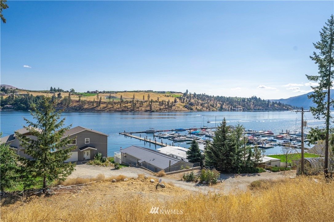 12358 South Lakeshore Road Chelan, WA 98816 - Photo 3 of 12 Gallery Image 3