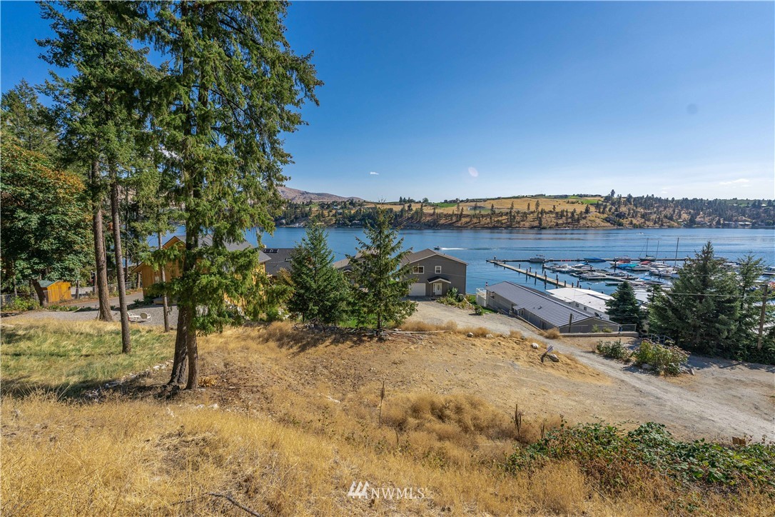 12358 South Lakeshore Road Chelan, WA 98816 - Photo 4 of 12 Gallery Image 4